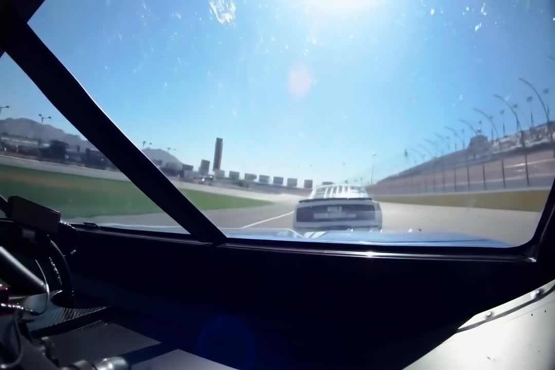 NASCAR: Hết tốc lực Tập 04